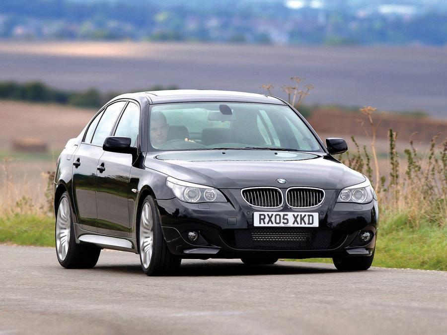  BMW 540i Sedan M Sport Package 2005 года  (UK) (фото 1 из 3)